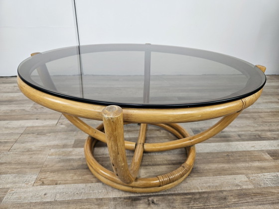 Image 1 of Table basse ronde en bambou et verre fumé