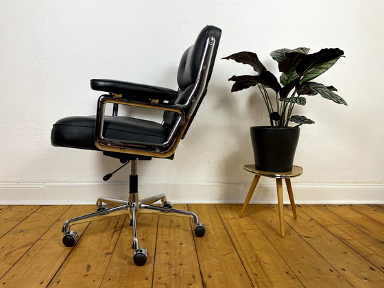 Image 1 of Vitra Lobby Chair Es 104 De Charles & Ray Eames