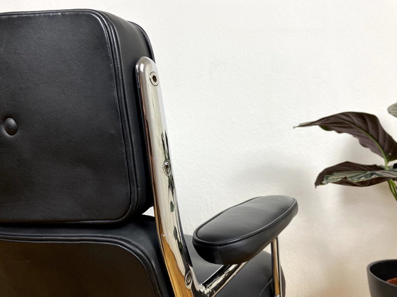 Image 1 of Vitra Lobby Chair Es 104 De Charles & Ray Eames