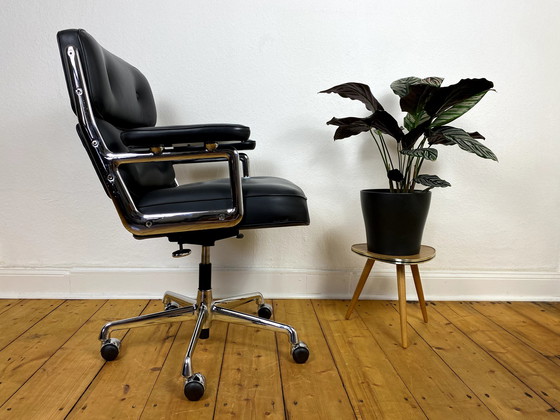 Image 1 of Vitra Lobby Chair Es 104 De Charles & Ray Eames