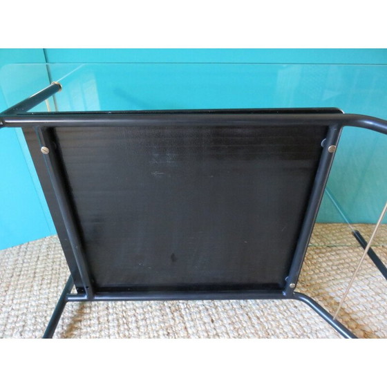 Image 1 of Table vintage en tube d'acier avec verre et porte-revues, 1950