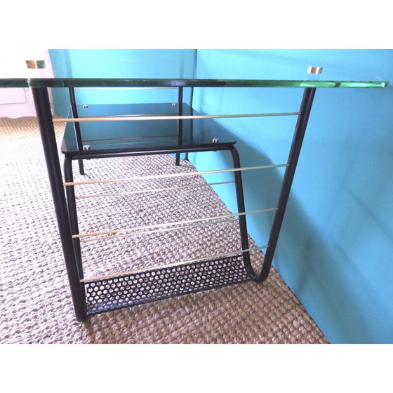 Image 1 of Table vintage en tube d'acier avec verre et porte-revues, 1950