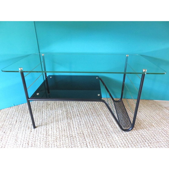Image 1 of Table vintage en tube d'acier avec verre et porte-revues, 1950