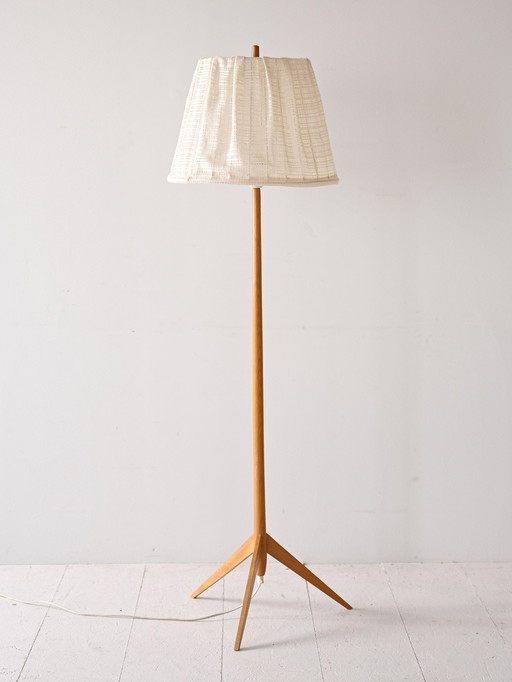 Lampadaire scandinave en bois des années 1960 avec abat-jour en tissu