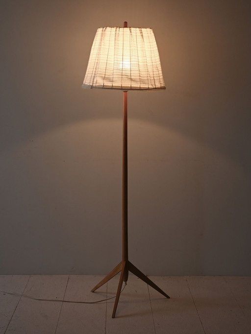 Lampadaire scandinave en bois des années 1960 avec abat-jour en tissu