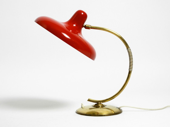 Image 1 of Magnifique lampe de table en laiton avec abat-jour en métal rouge Mid Century Modern