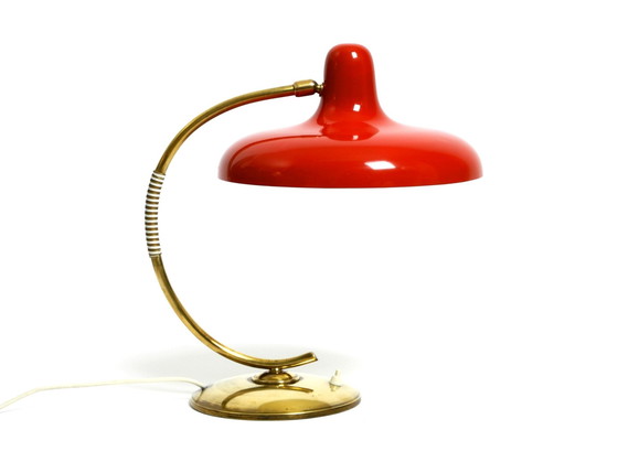 Image 1 of Magnifique lampe de table en laiton avec abat-jour en métal rouge Mid Century Modern