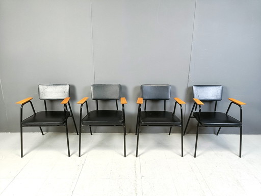 Ensemble de 4 chaises de salle à manger modèle 'M' par Pierre Guariche, 1960S