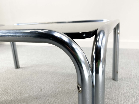 Image 1 of Table d'appoint design italienne