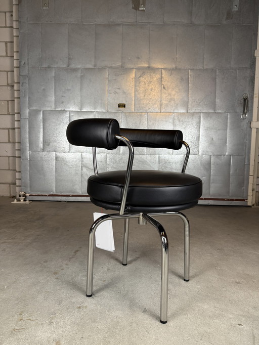 Cassina Lc7 Armchair By Le Corbusier (Plus en stock)