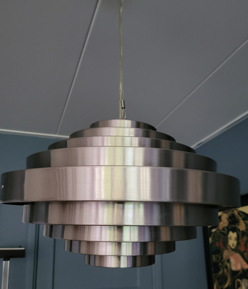 Lampe pendante en métal de l'ère spatiale.