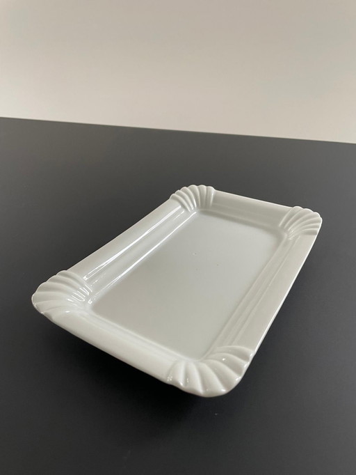 Assiette en céramique blanche en forme d'assiette en papier