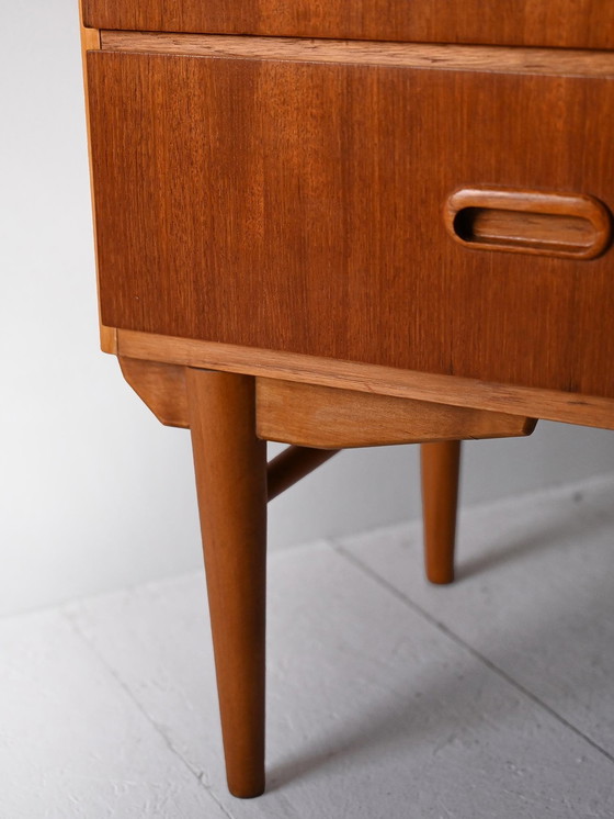 Image 1 of Armoire scandinave vintage avec une porte et des tiroirs