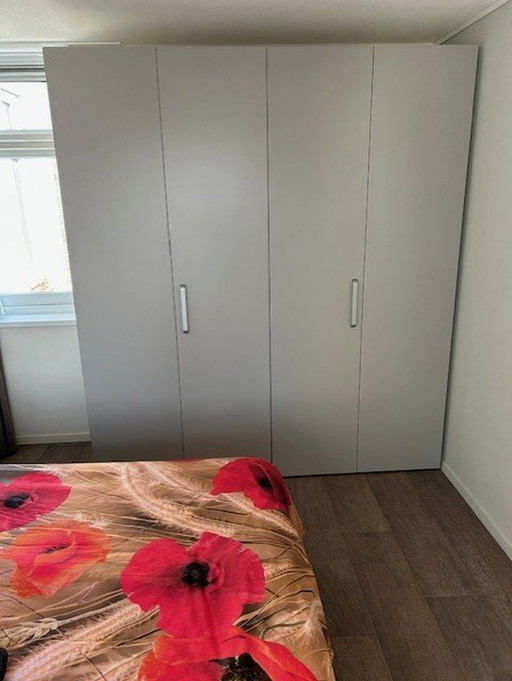 Magnifique armoire pliante Novamobili en gris doux