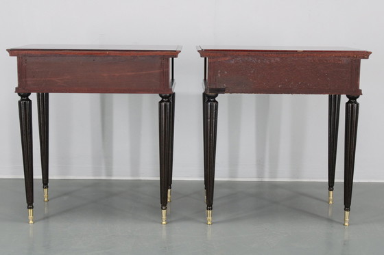 Image 1 of Paire de tables de nuit italiennes en bois des années 1950