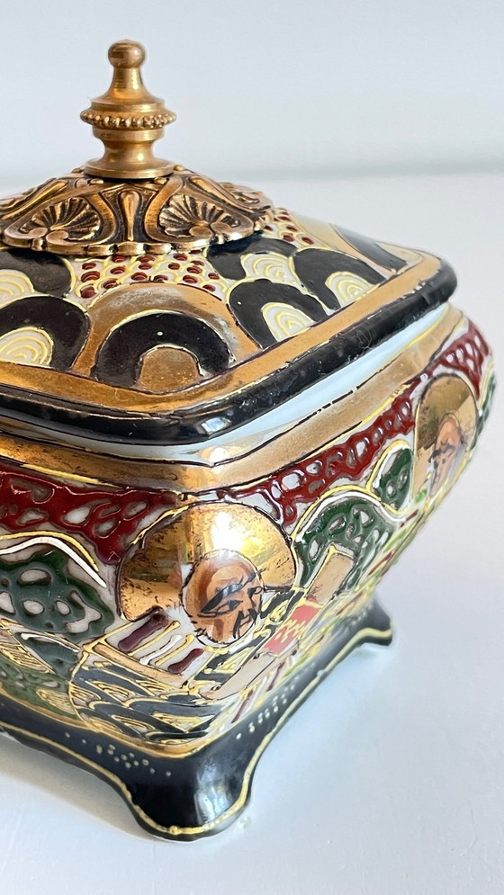 Image 1 of  Boite Porcelaine Chinoise Et Laiton Début Xxème