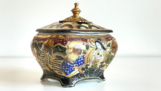 Image 1 of  Boite Porcelaine Chinoise Et Laiton Début Xxème