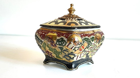 Image 1 of  Boite Porcelaine Chinoise Et Laiton Début Xxème