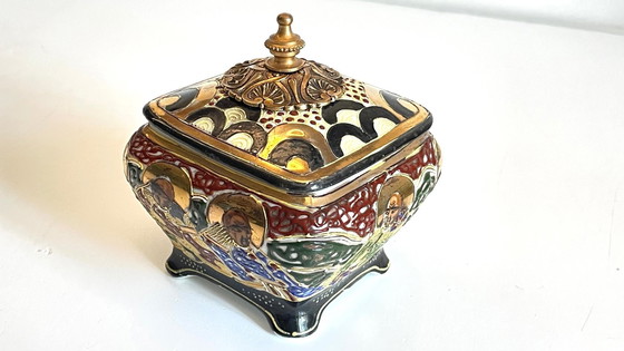 Image 1 of  Boite Porcelaine Chinoise Et Laiton Début Xxème