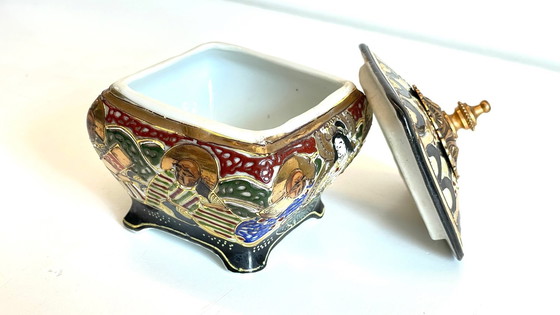 Image 1 of  Boite Porcelaine Chinoise Et Laiton Début Xxème