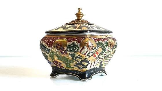 Image 1 of  Boite Porcelaine Chinoise Et Laiton Début Xxème