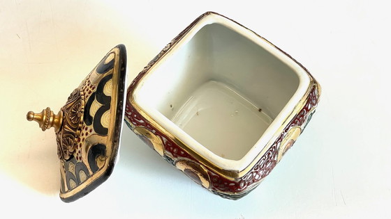 Image 1 of  Boite Porcelaine Chinoise Et Laiton Début Xxème