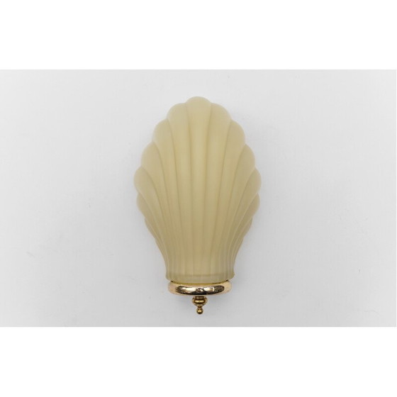 Image 1 of Applique vintage en verre satiné crème en forme de coquillage, Italie 1960