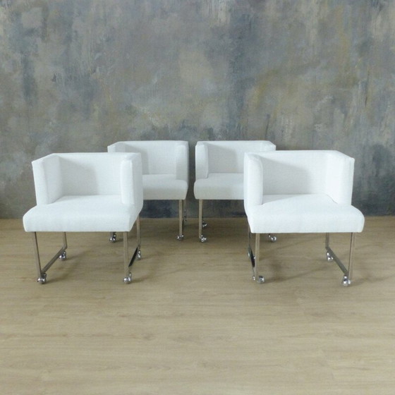Image 1 of Ensemble de 4 fauteuils blancs vintage sur roulettes, 1960