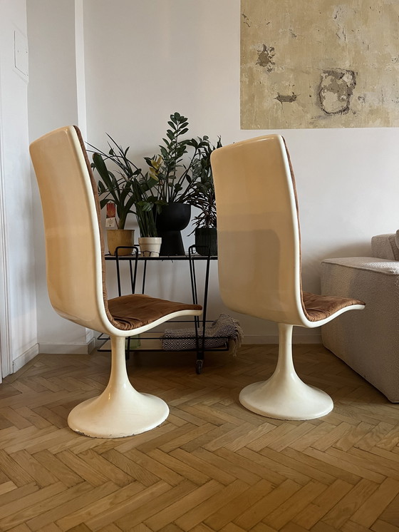 Image 1 of 2X chaises de salle à manger vintage en fibre de verre par Peter Ghyczy, designer hongrois