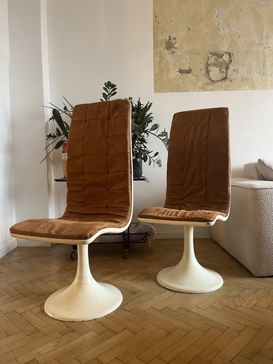 Image 1 of 2X chaises de salle à manger vintage en fibre de verre par Peter Ghyczy, designer hongrois