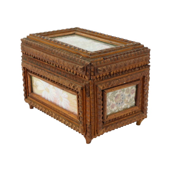 Image 1 of Boîte Tramp Art