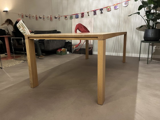 Image 1 of Table de salle à manger en chêne massif Arco et 6 chaises en cuir Arco