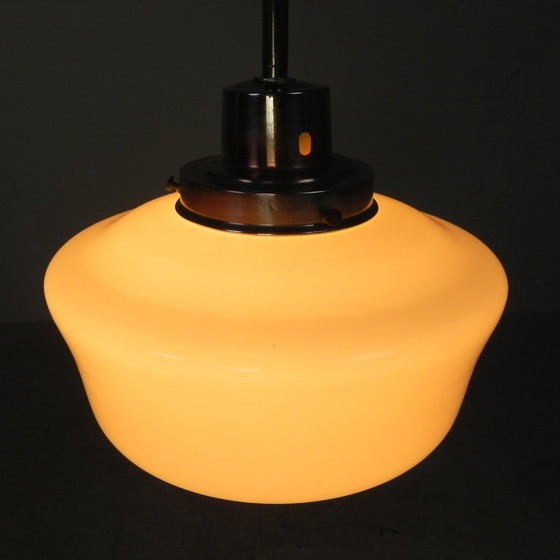 Image 1 of Lampe suspendue Art Déco avec abat-jour en verre blanc, années 1930