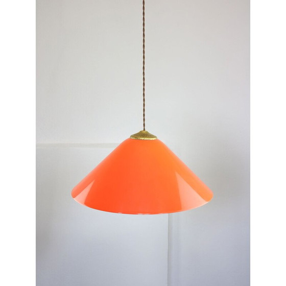 Image 1 of Lampe suspendue vintage en plexiglas orange et laiton, Italie 1960