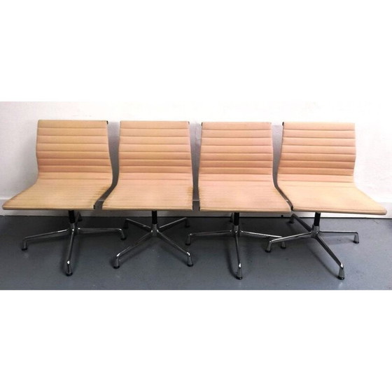 Image 1 of Chaise vintage EA105 de Charles & Ray Eames pour Vitra