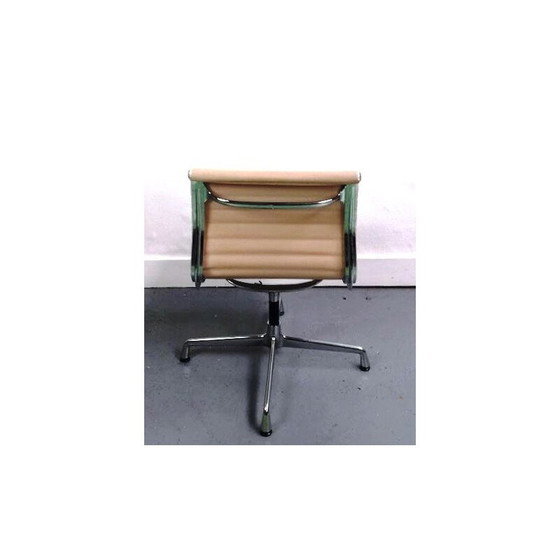 Image 1 of Chaise vintage EA105 de Charles & Ray Eames pour Vitra