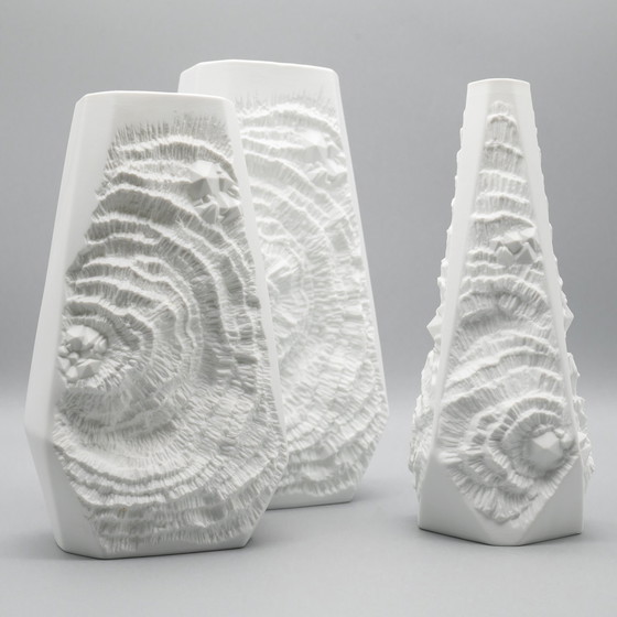 Image 1 of Manfred Frey Ak Kaiser Vase en porcelaine bisque Fossil Ammonit Relief Op Art Trio