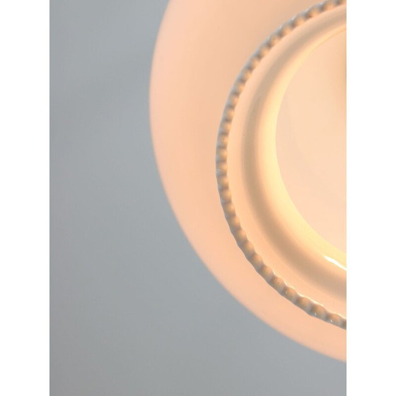 Image 1 of Lot de 3 lampes suspendues vintage en verre opalin et laiton, Italie