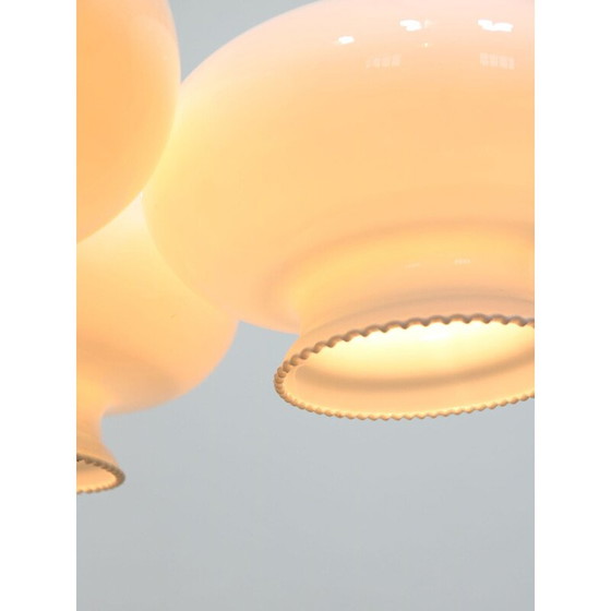 Image 1 of Lot de 3 lampes suspendues vintage en verre opalin et laiton, Italie