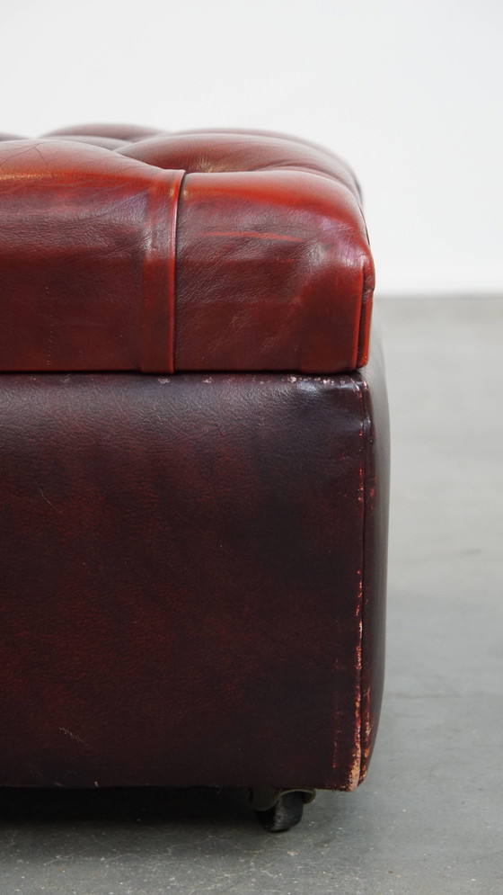 Image 1 of Chesterfield carré en cuir de boeuf rouge