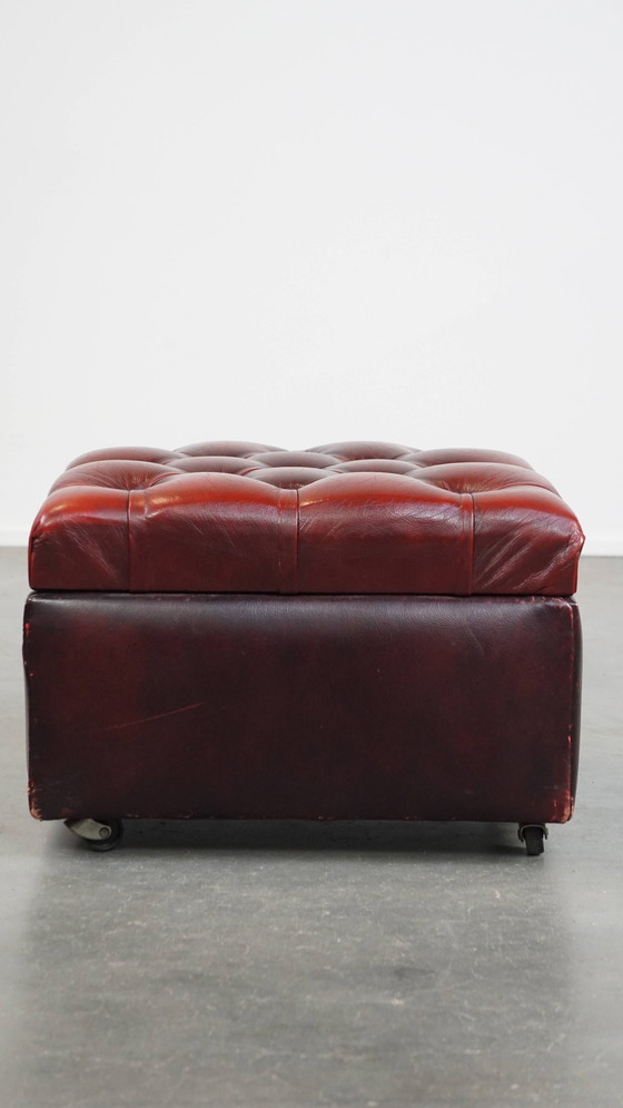 Image 1 of Chesterfield carré en cuir de boeuf rouge