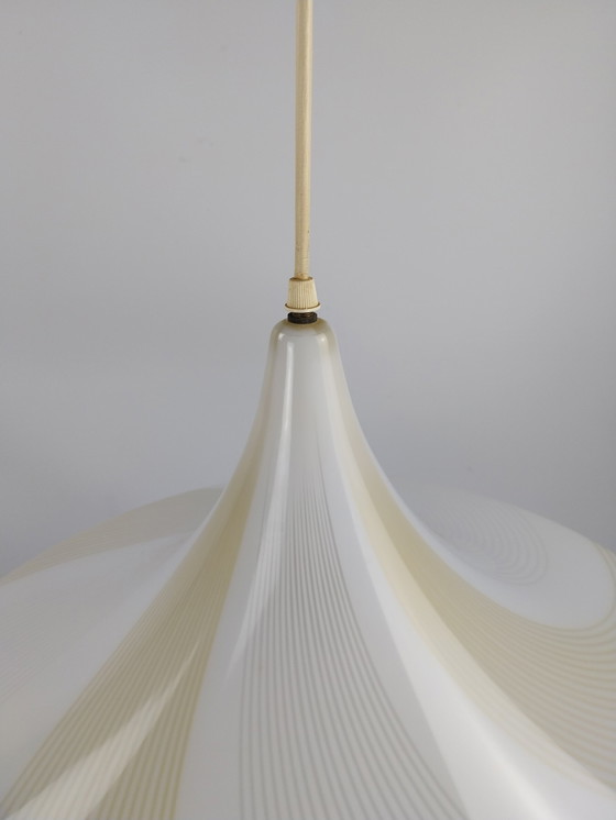 Image 1 of 1 X Lampe pendante à chapeau de sorcière en plastique 1980's 55cm de diamètre