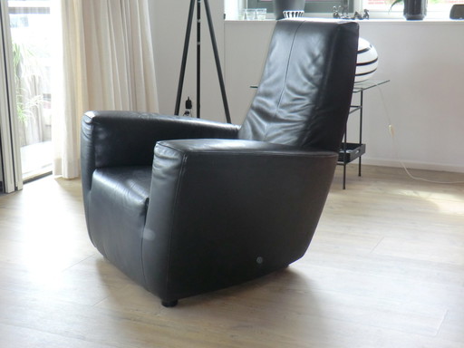 Fauteuil Longa avec étiquette en cuir