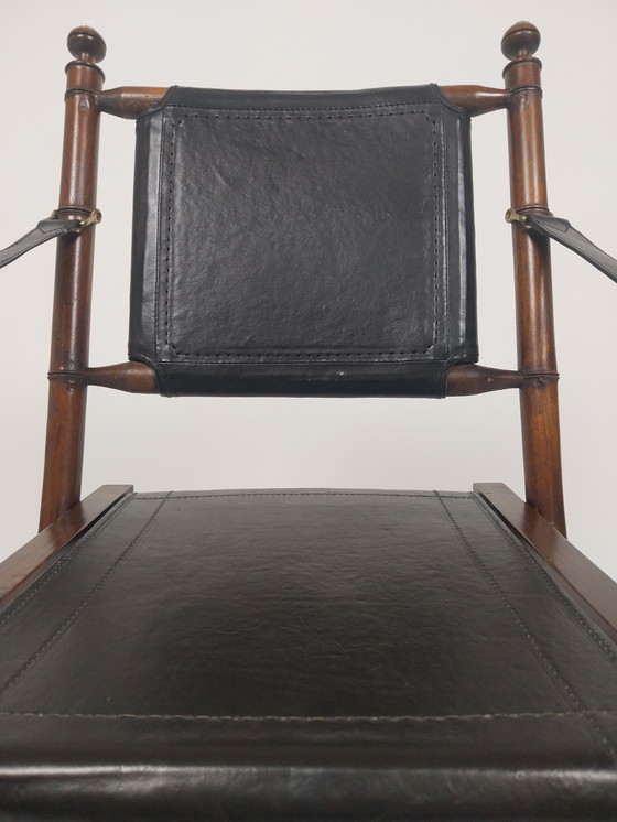 Image 1 of Chaise d'officier pliante en cuir et teck de style colonial