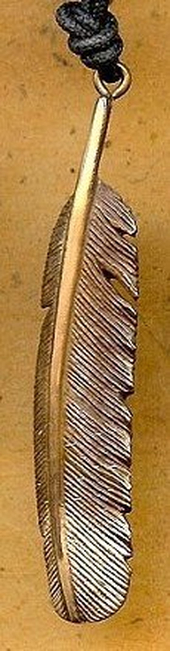 Image 1 of Chaîne de plumes d'aigle en bronze