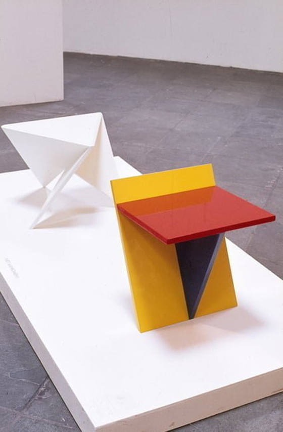 Image 1 of Table d'appoint triangulaire par Ronald Willemsen pour Metaform, Pays-Bas 1980