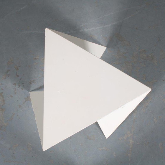 Image 1 of Table d'appoint triangulaire par Ronald Willemsen pour Metaform, Pays-Bas 1980