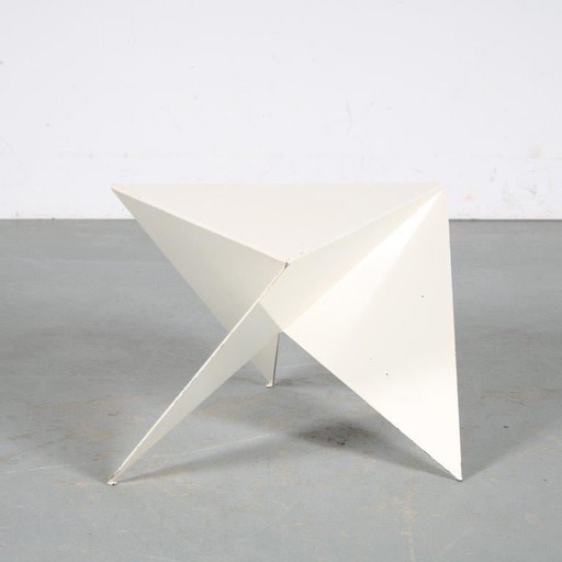 Table d'appoint triangulaire par Ronald Willemsen pour Metaform, Pays-Bas 1980