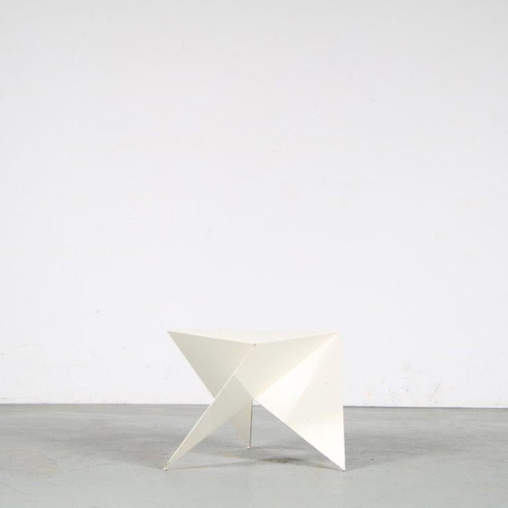 Image 1 of Table d'appoint triangulaire par Ronald Willemsen pour Metaform, Pays-Bas 1980