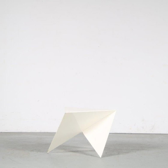 Image 1 of Table d'appoint triangulaire par Ronald Willemsen pour Metaform, Pays-Bas 1980